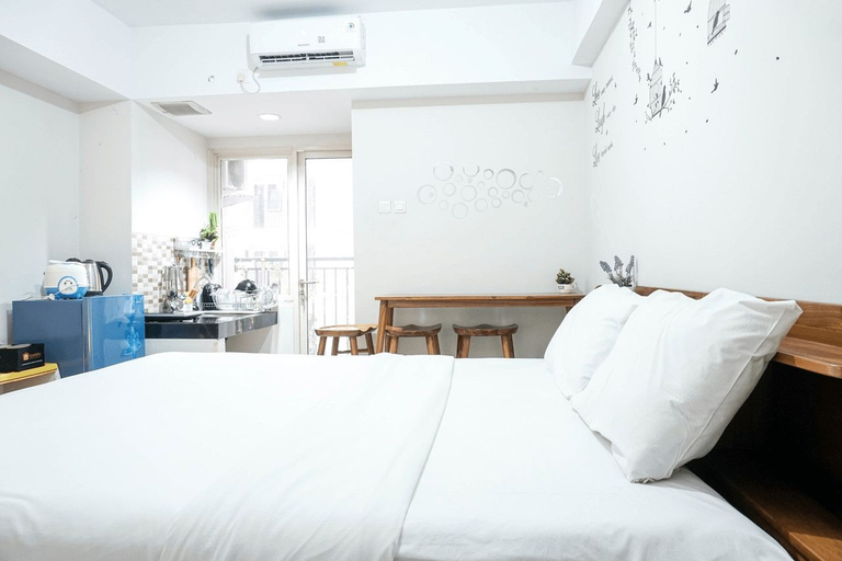 Bedroom 3, Comfortable Studio Apartment at Green Park View By Travelio, Jakarta Barat