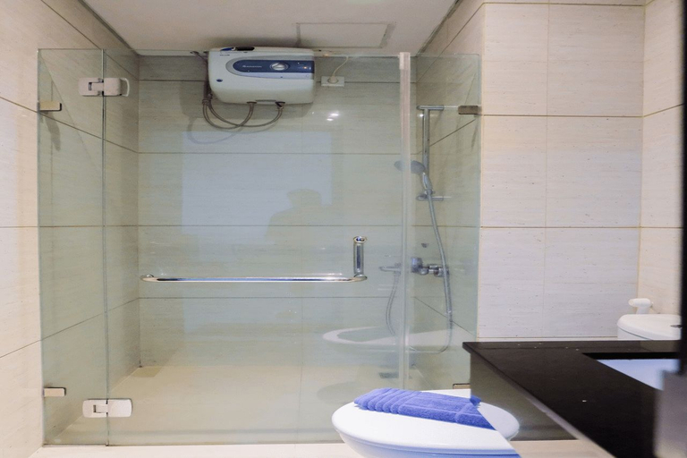 Bathroom 5, Highest Value Studio Apartment at Brooklyn Alam Sutera By Travelio, Tangerang