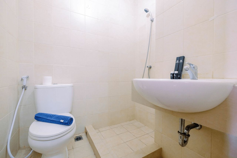 Bedroom 4, Simple Furnished Studio Apartment at Maple Park By Travelio, North Jakarta