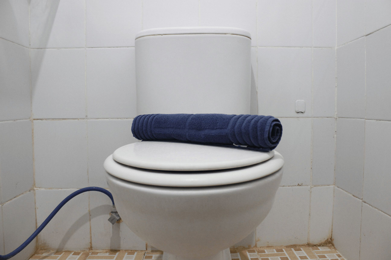Bathroom 5, Minimalist Studio Apartment at The Suite @Metro By Travelio, Bandung