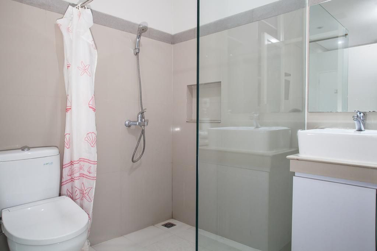 Bathroom 5, Kanwa Residence, Surabaya