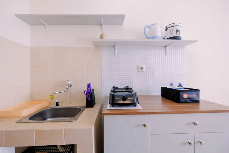 Simple Furnished Studio Apartment at Maple Park By Travelio, North Jakarta
