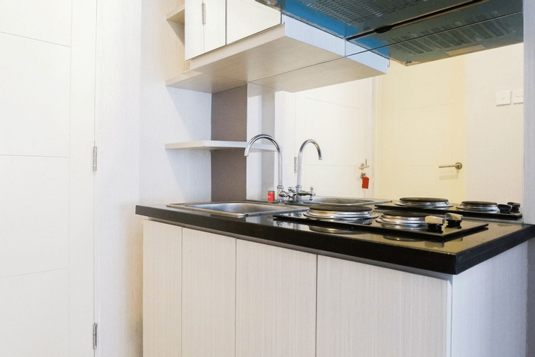 Lavish Studio Apartment with Mall Access at Supermall Mansion By Travelio, Surabaya