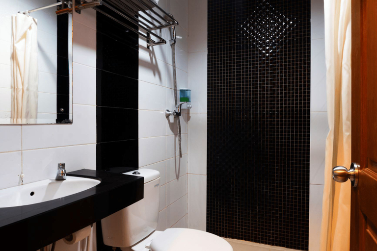 Bathroom 5, Hotel New Star Jakarta, Central Jakarta
