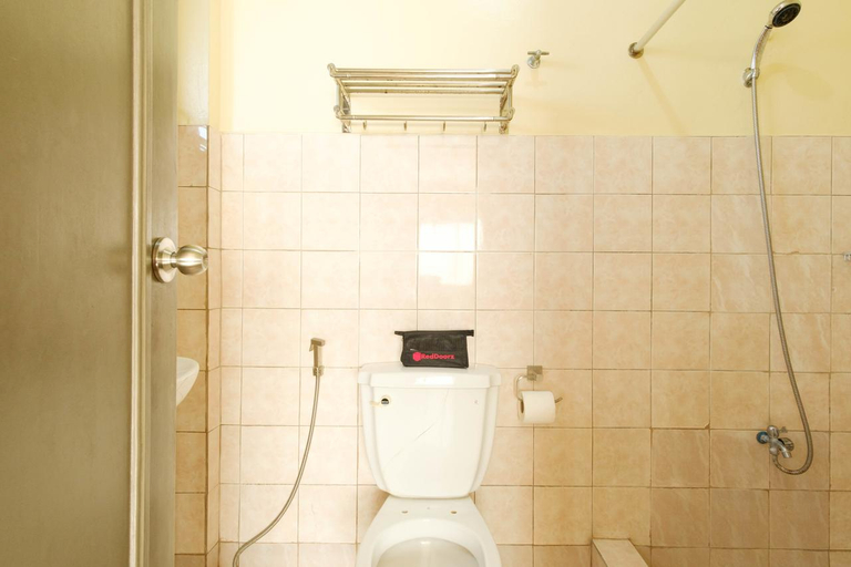 Bathroom 5, RedDoorz Plus @ Seaborne Hotel Subic Zambales, Subic