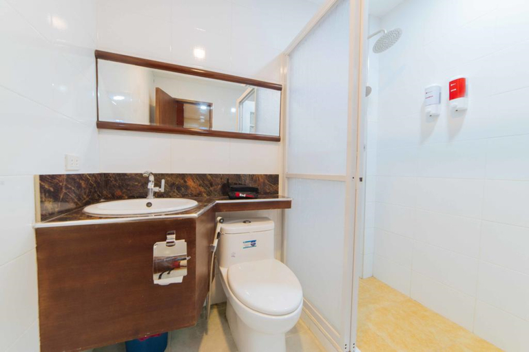 Bathroom 4, RedDoorz Plus @ Starhomes Olivianville, Tarlac City