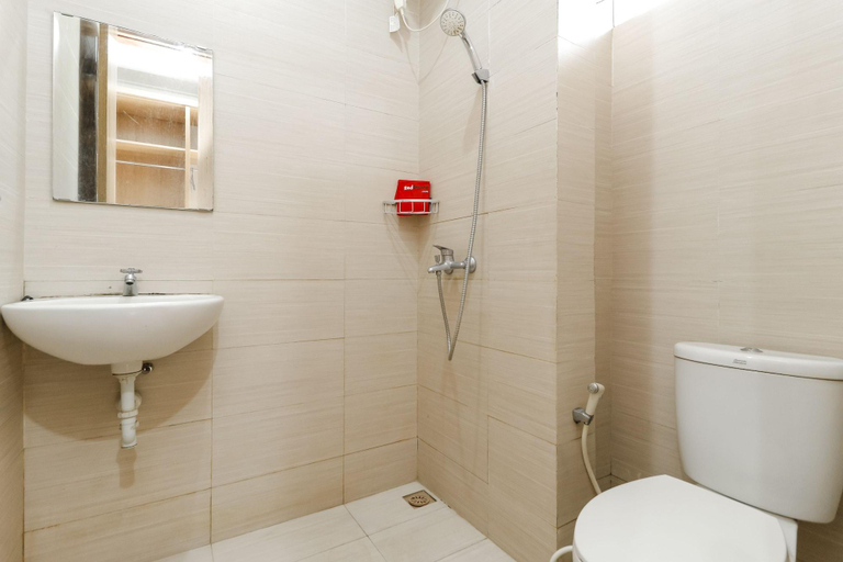 Bathroom 4, Formerly Reddoorz Cipete 2, South Jakarta