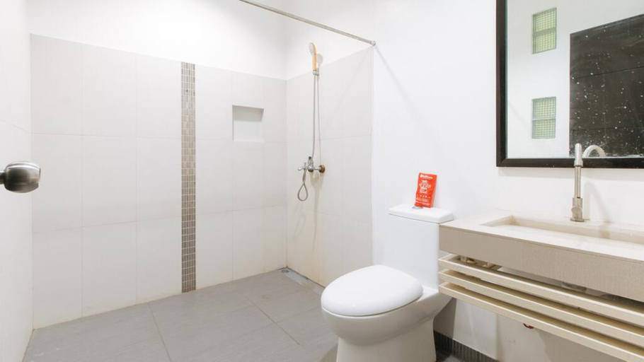 Bathroom 3, RedDoorz @ EL Highway Hotel Bulacan, Plaridel