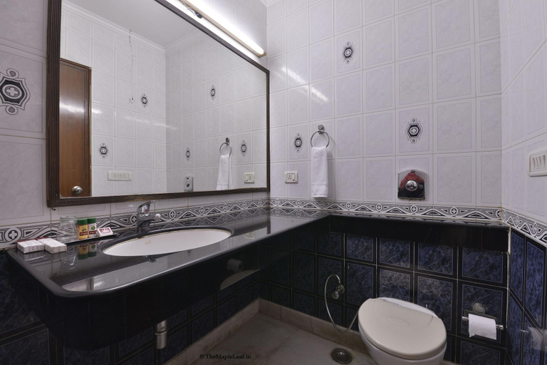Bathroom 4, The Maple Leaf @ DLF Cyber City, Gurgaon