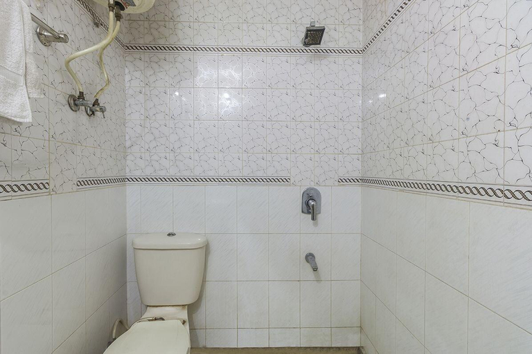 Bathroom 4, Hotel Sahara International Deluxe, Delhi