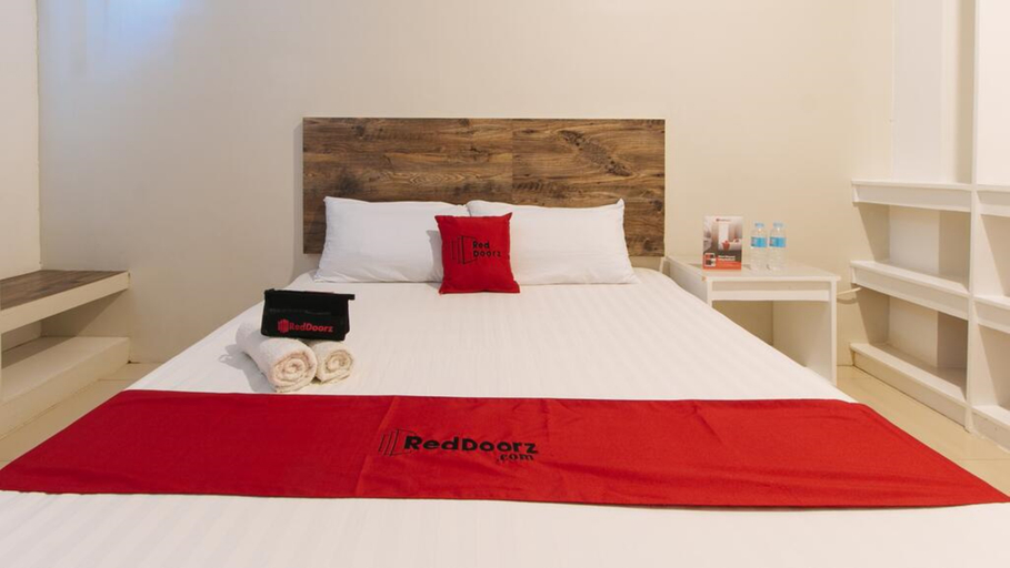 Bedroom 2, RedDoorz @ Golite Washington, Legazpi City
