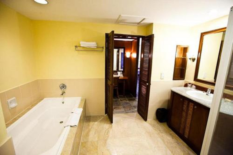 Palm Beach Resort & Spa, Labuan