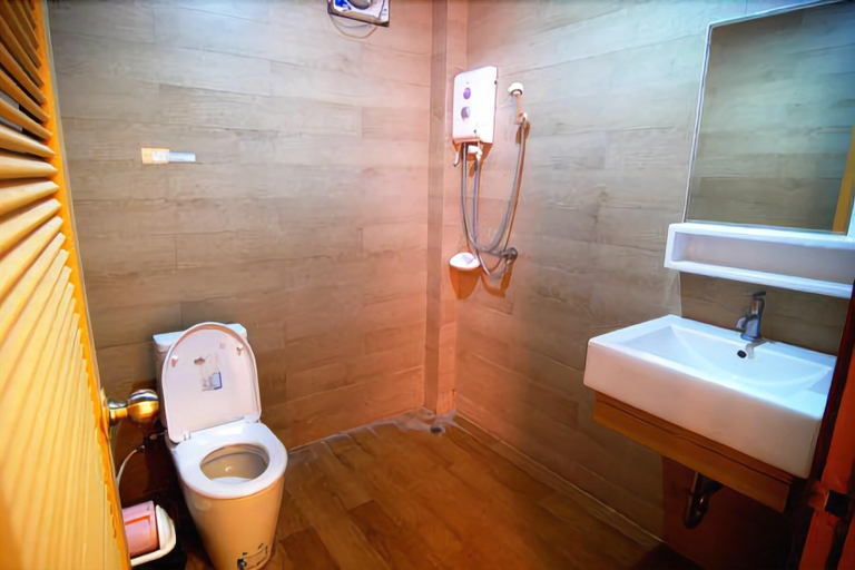 Bathroom 5, Lanta Bee Garden, Ko Lanta