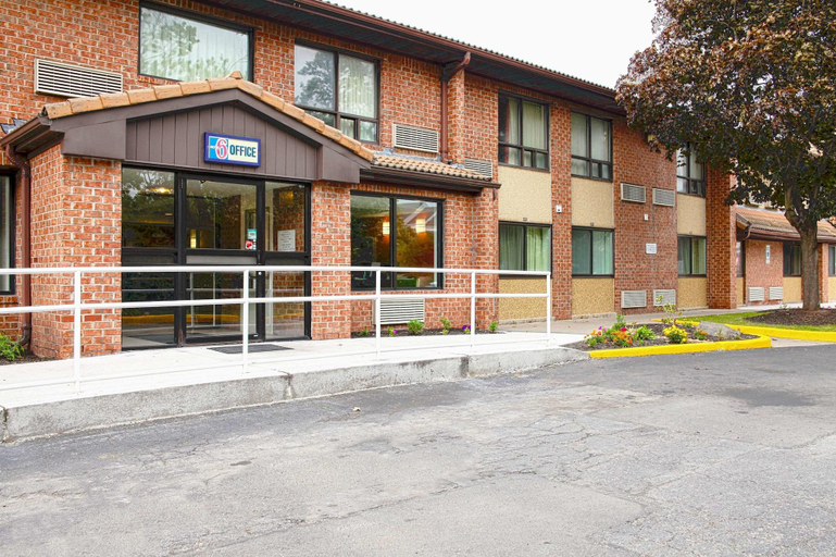 Exterior & Views 2, Motel 6 Syracuse, Onondaga