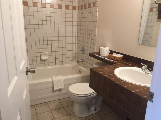 Bathroom 4, Hotel DeOro, Squamish-Lillooet