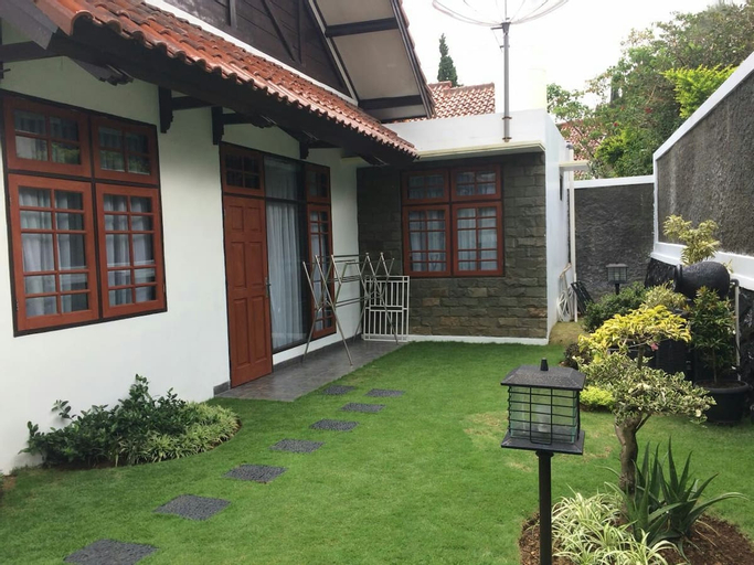 Exterior & Views 4, 4BR Villa Lotus Puncak  Blok D-03, Bogor