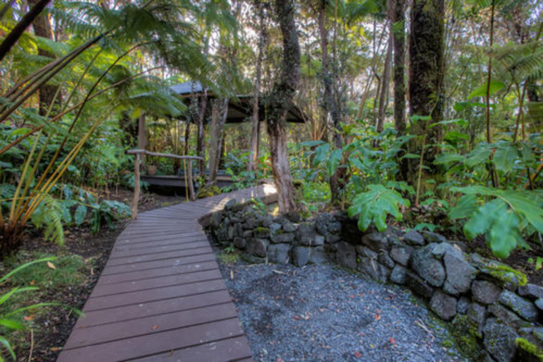 Exterior & Views 1, Volcano Mist Cottage, Hawaii