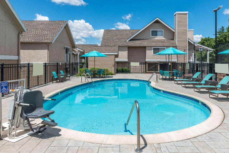 Sport & Beauty 5, Value Suites Extended Stay - St Louis, Saint Louis