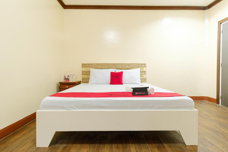 RedDoorz Plus @ Seaborne Hotel Subic Zambales - Tap to explore photos