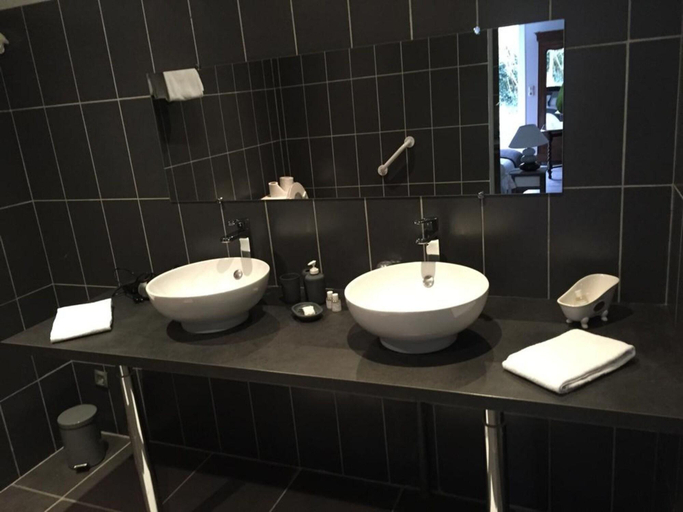 Bathroom, Hotel Joly, Nord