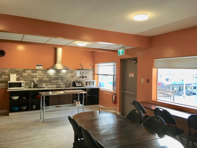 Public Area 2, Hotel DeOro, Squamish-Lillooet