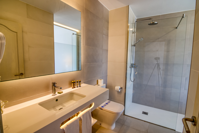 Bathroom 4, Hotel Playa Santandria, Baleares
