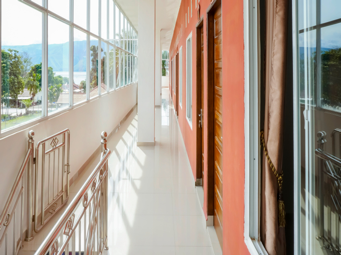 OYO 3215 Marina Hotel, Samosir