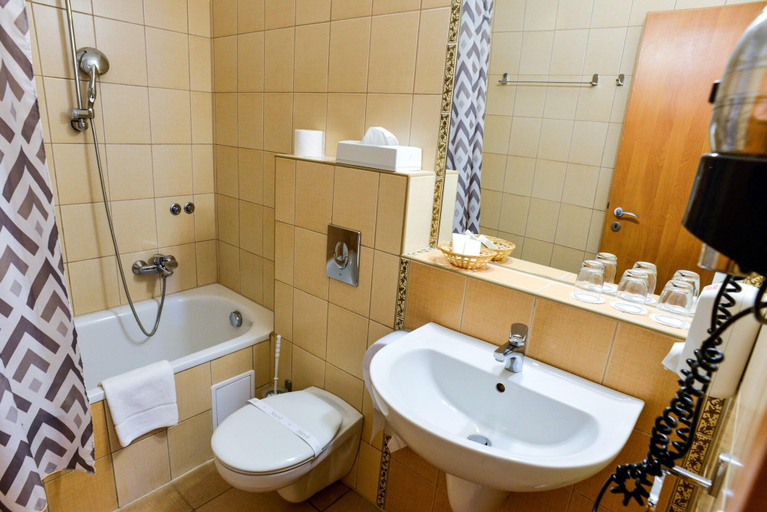 Bathroom 5, Granada Konferencia Wellness Sport Hotel, Kecskemét