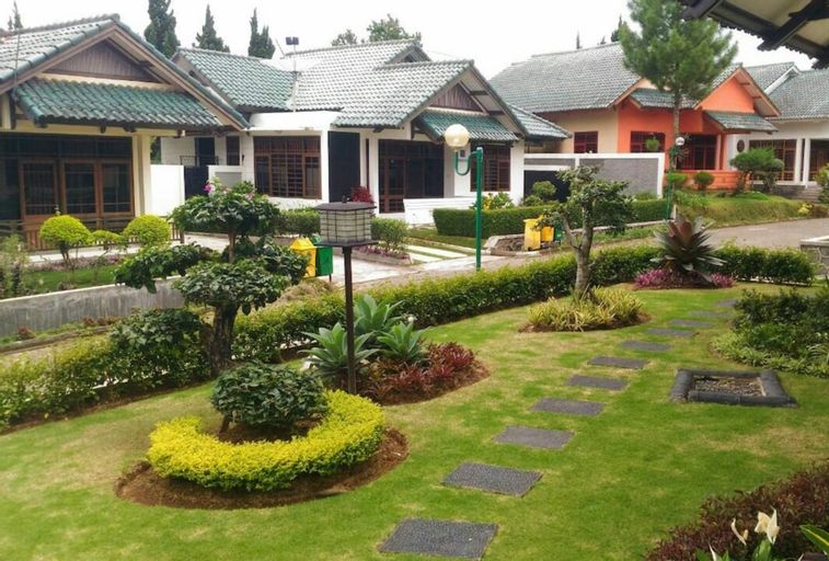 Exterior & Views 1, 4BR Villa Lotus Puncak  Blok D-03, Bogor