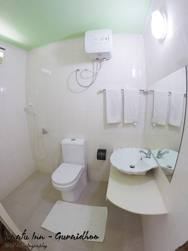 Bathroom, Kaafu Inn Guraidhoo, Guraidhoo