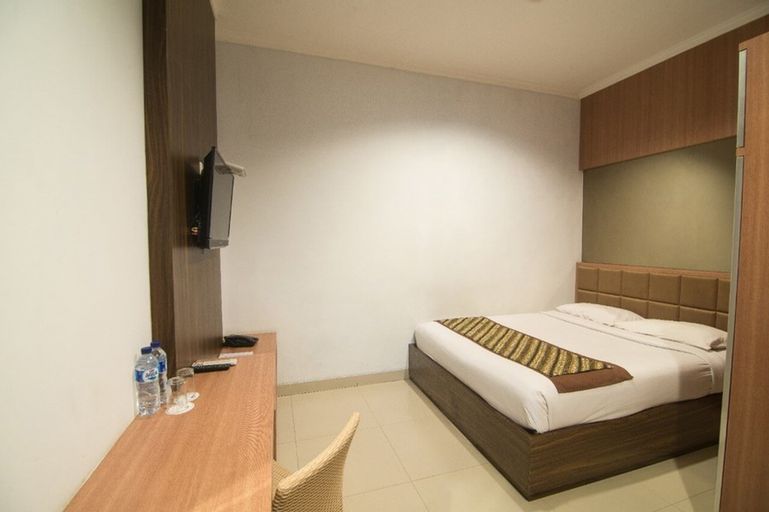 Dinasty Smart Hotel, Solo