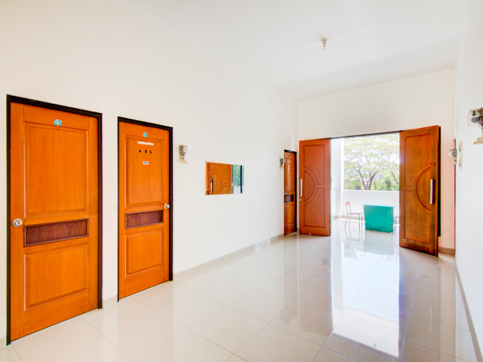 OYO Life 89990 Kost Waterfront 75 Sub, Surabaya