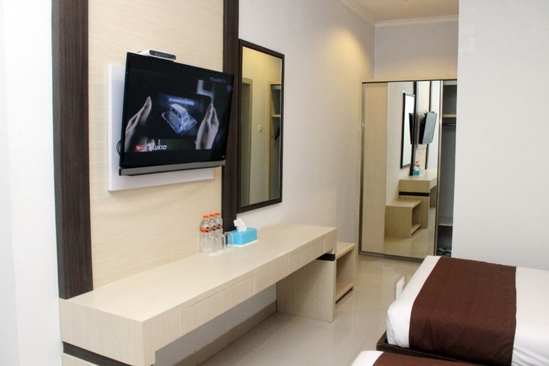 Dinasty Smart Hotel, Solo