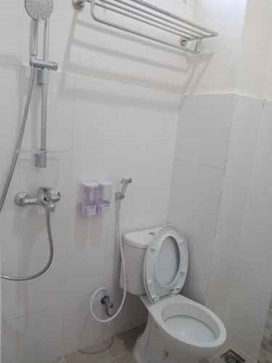 Bathroom 5, Karunia Syariah Guesthouse, Banjarmasin