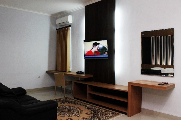 Dinasty Smart Hotel, Solo