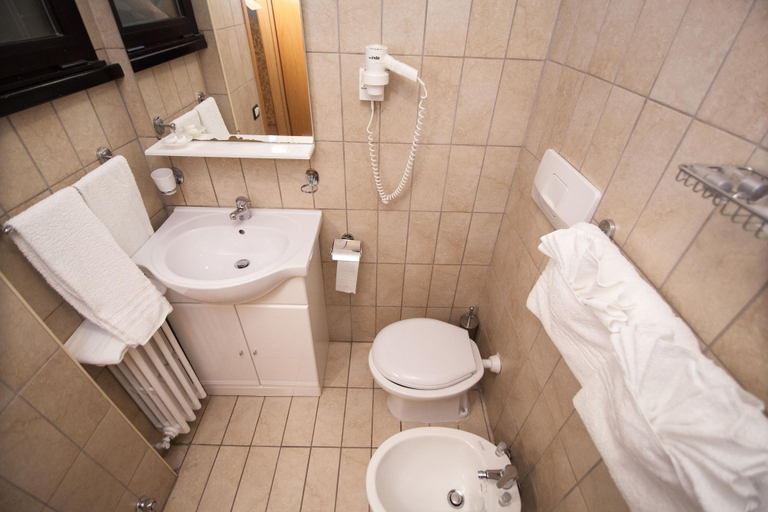 Bathroom 4, Hotel Murgia, Bari