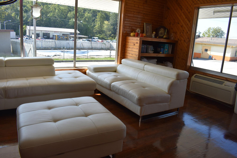 Public Area 3, Royal Inn, Scott