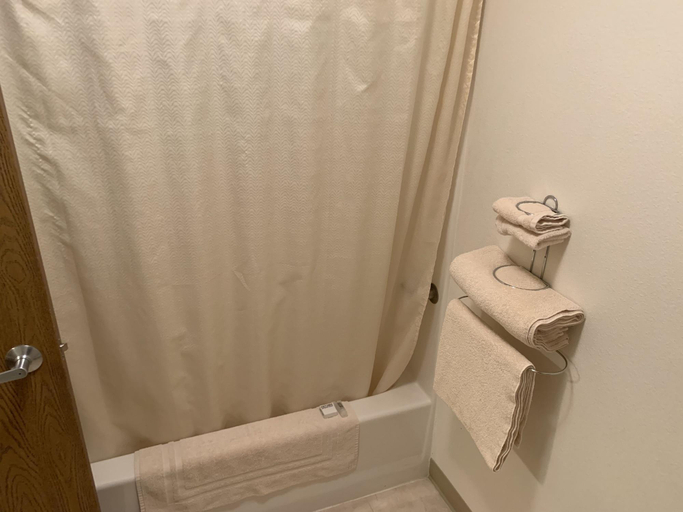 Bathroom 4, Eagle Peak Lodge & Cabins, Fremont