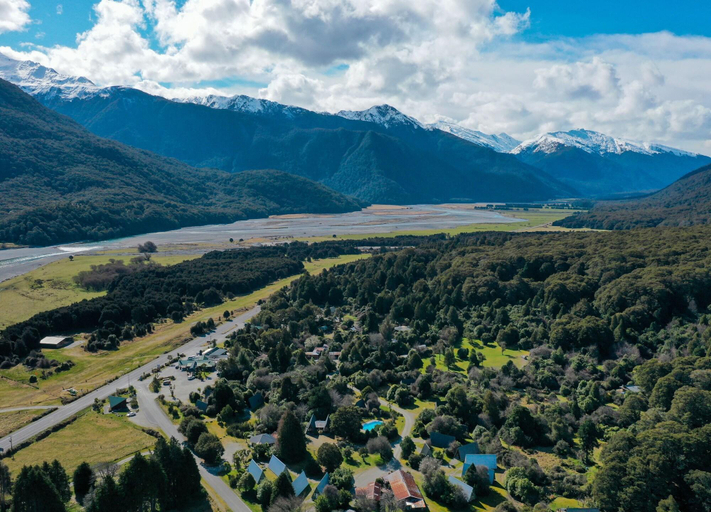 Exterior & Views 2, Wonderland Makarora Lodge, Queenstown-Lakes