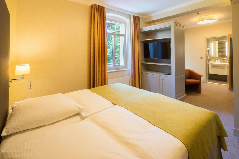 Bedroom 2, Parkhotel Gueldene Berge, Burgenlandkreis