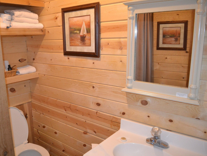 Bathroom, AJ's Lodge and Oven, Ontonagon