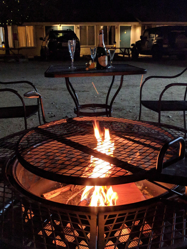 Public Area, Lakeview Motel, Kern