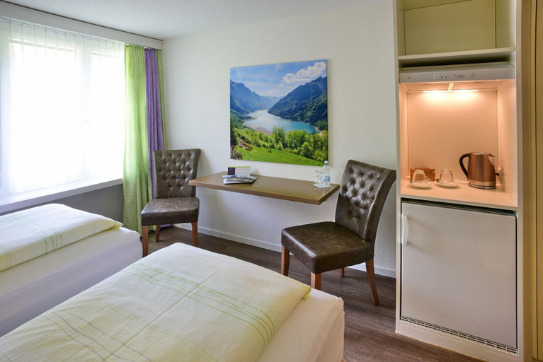 Bedroom 2, Hotel Rhodannenberg AG, Glarus