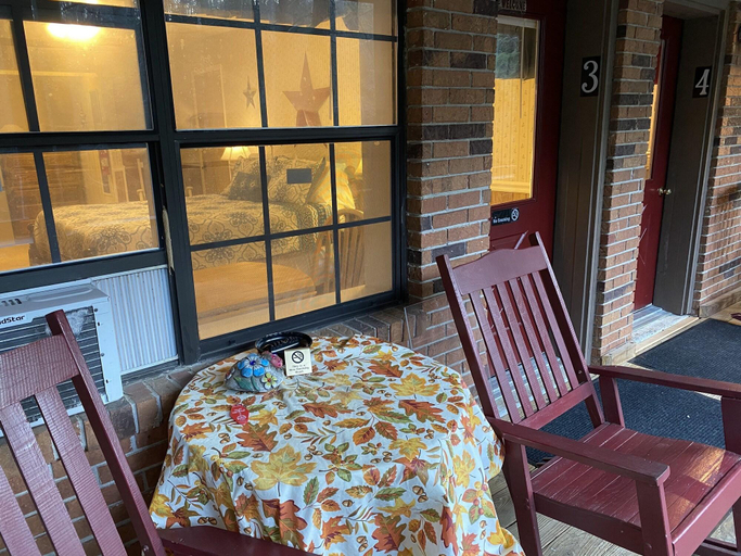 Others 5, The Cascades Inn, Rabun
