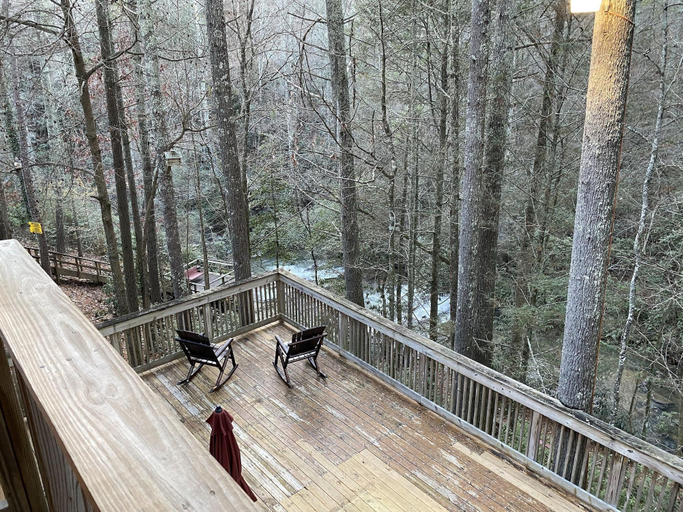 Bedroom 5, The Cascades Inn, Rabun