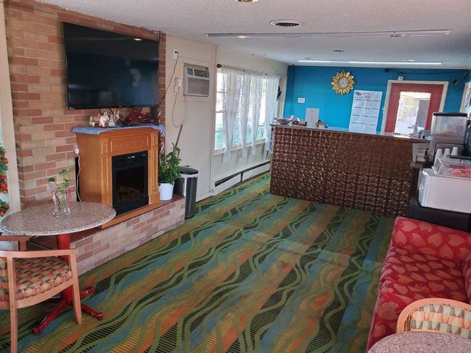 Public Area 5, Rodeway Inn Flora, Clay