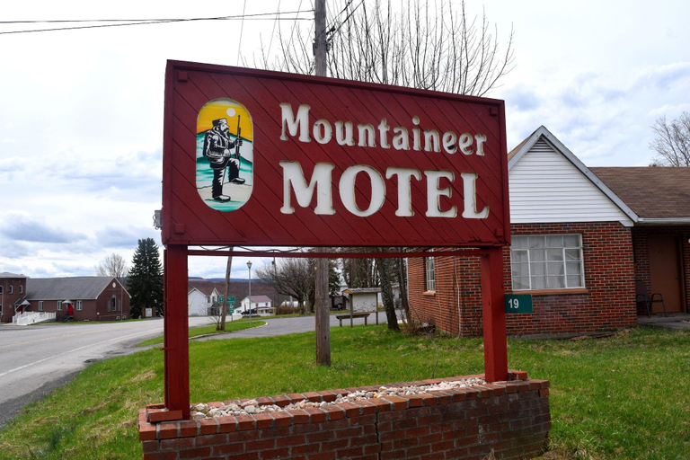 Exterior & Views 5, Mountaineer Motel, Grant