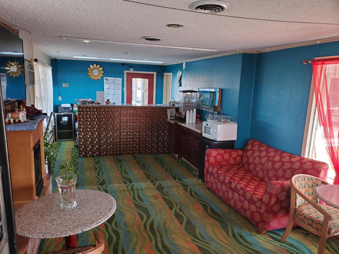 Public Area 2, Rodeway Inn Flora, Clay