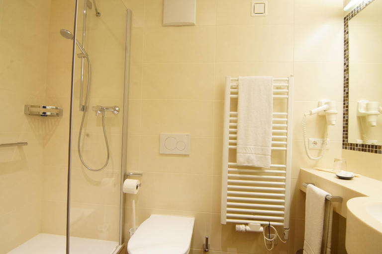Bathroom 5, Landhotel & Gasthof Baiernrain, Bad Tölz-Wolfratshausen