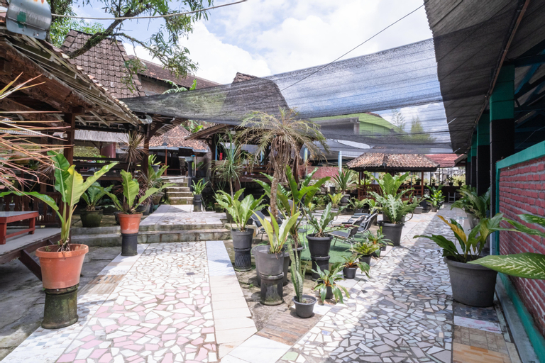 Exterior & Views 8